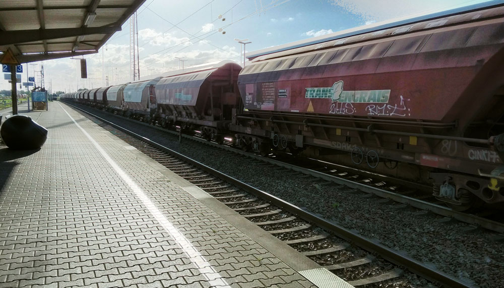 Gütertransport auf der Bahn Güterzug